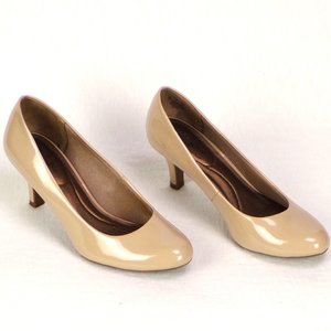 LIFESTRIDE SOFT SYSTEM 7M PARIGI nude-beige faux-patent-leather pumps all synth.